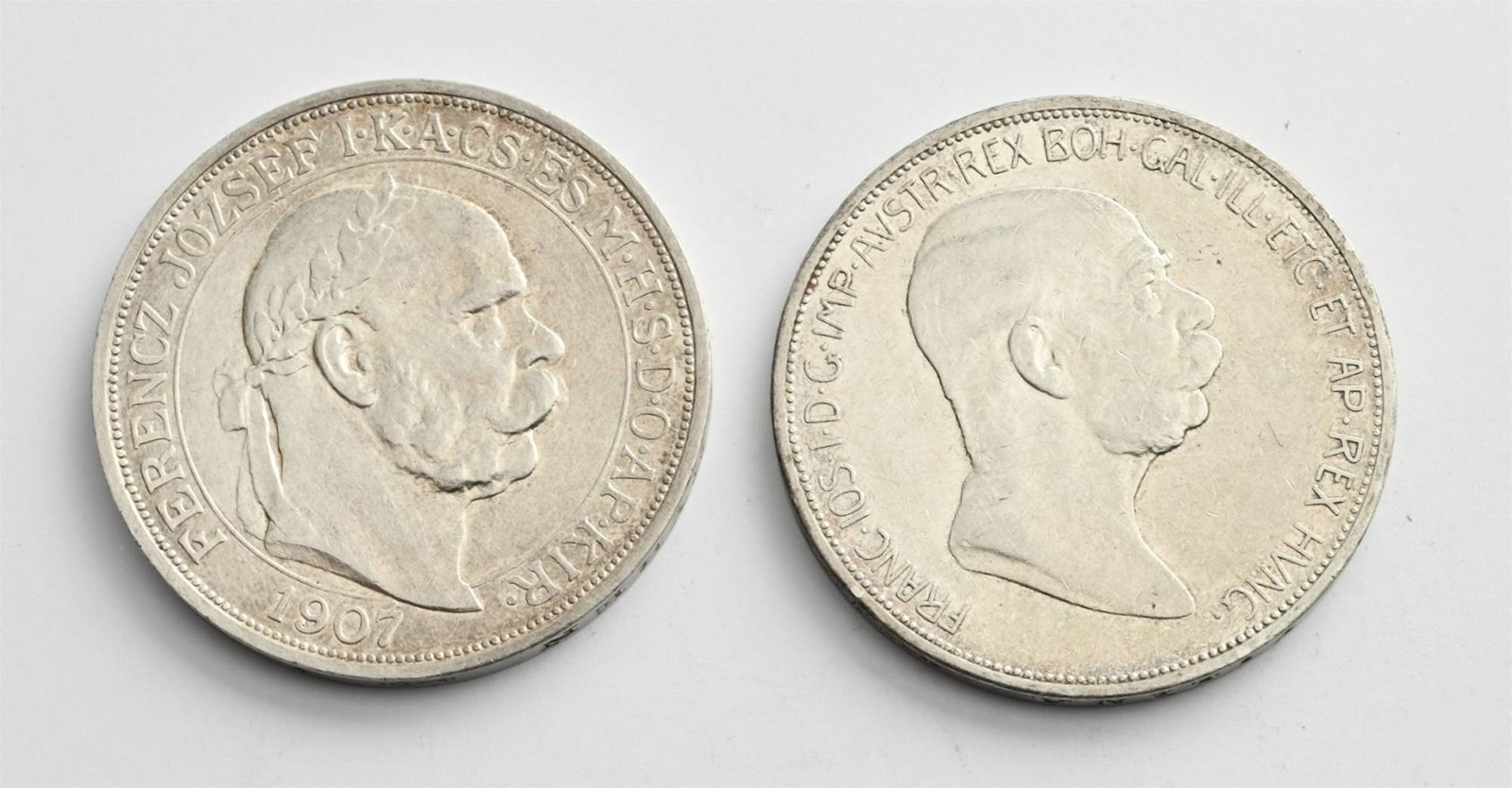 DVĚ STŘÍBRNÉ PAMĚTNÍ MINCE: 5 KORUN