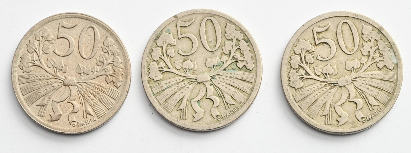 TŘI OBĚŽNÉ MINCE: 50 HALÉŘŮ