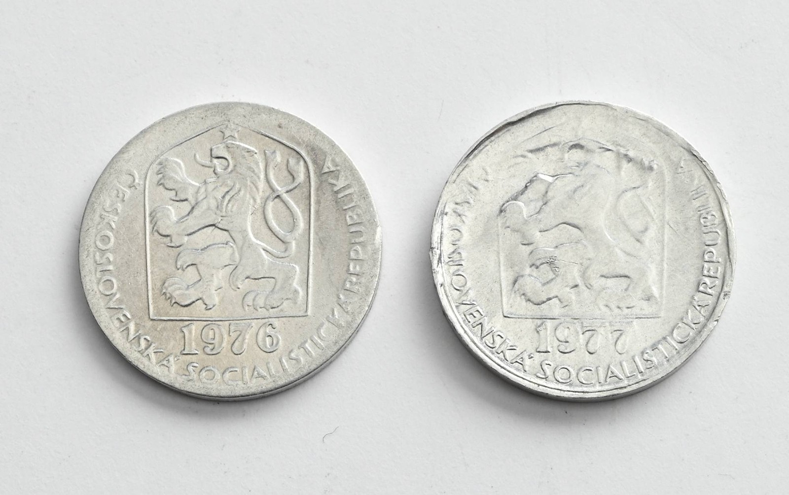 DVĚ OBĚŽNÉ MINCE: 10 HALÉŘŮ - CHYBORAŽBY