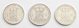 TŘI STŘÍBRNÉ OBĚŽNÉ MINCE 1 GULDEN
