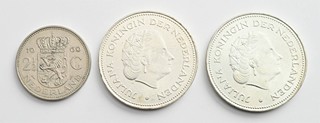 DVĚ STŘÍBRNÉ OBĚŽNÉ MINCE 10 GULDEN (+ 1 NIKLOVÁ MINCE 2 1/2 GULDEN)