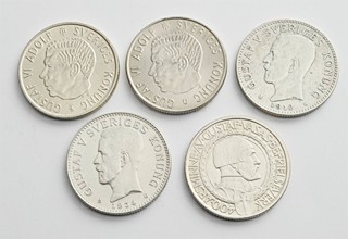 ČTYŘI STŘÍBRNÉ A 1 MĚDINIKLOVÁ MINCE 2 KRONOR