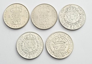 ČTYŘI STŘÍBRNÉ A 1 MĚDINIKLOVÁ MINCE 2 KRONOR