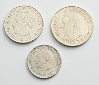 DVĚ STŘÍBRNÉ A 1 MĚDINIKLOVÁ MINCE 5 KRONOR