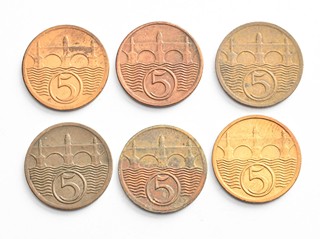 ŠEST OBĚŽNÝCH MINCÍ: 5 HALÉŘŮ
