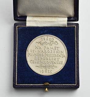 STŘÍBRNÁ MEDAILE NA PAMĚŤ 85. NAROZENIN PRVNÍHO PRESIDENTA REPUBLIKY ČESKOSLOVENSKÉ