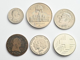 SOUBOR OBĚŽNÝCH A PAMĚTNÍCH MINCÍ - 6 KS