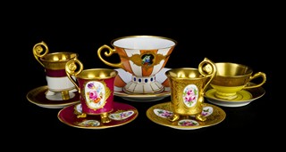SOUBOR PĚTI PORCELÁNOVÝCH ŠÁLKŮ