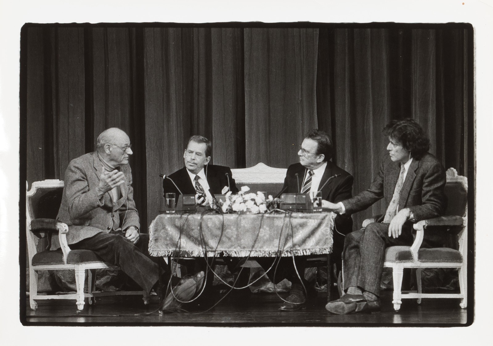 Bohdan Holomíček (1943) - Václav Havel na konferenci PEN klubu