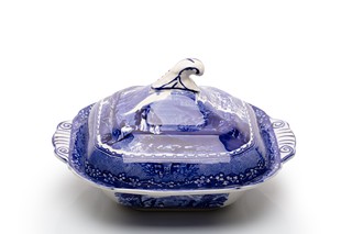 Terina s víkem „Jenny Lind“ | Royal Staffordshire Pottery (Arthur J. Wilkinson Ltd.), Burslem, Anglie