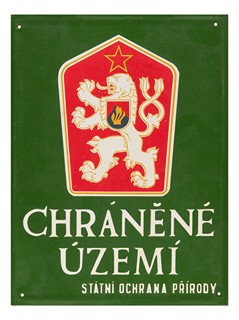 Smaltovaná cedule „CHRÁNĚNÉ ÚZEMÍ – Státní ochrana přírody“