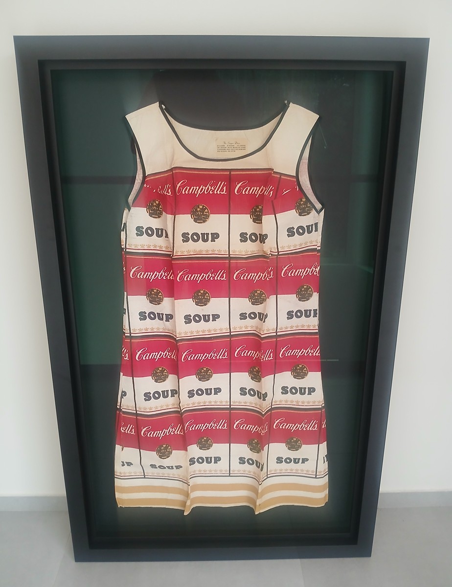 Andy Warhol (1928 - 1987) - Ikonické šaty