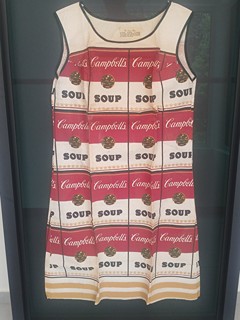 Andy Warhol (1928 - 1987) - Ikonické šaty
