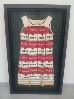 Andy Warhol (1928 - 1987) - Ikonické šaty