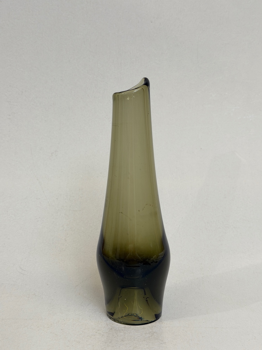 Jiřina Žertová (1932) - Štíhlá sekaná váza