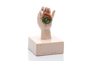 Jindra Viková (1946) - Poetično-surrealistická plastika „Ruka se šnekem“