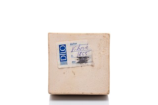 Jindra Viková (1946) - Poetično-surrealistická plastika „Ruka se šnekem“