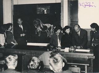 Jiří Švengsbír (1921 – 1983) - Fotografie Jiřího Švengsbíra s kresbou na reversu