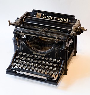 Autor neurčený - Psací stroj Underwood