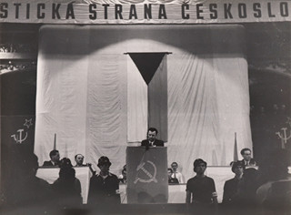 Miroslav Hák (-) - Klement Gottwald