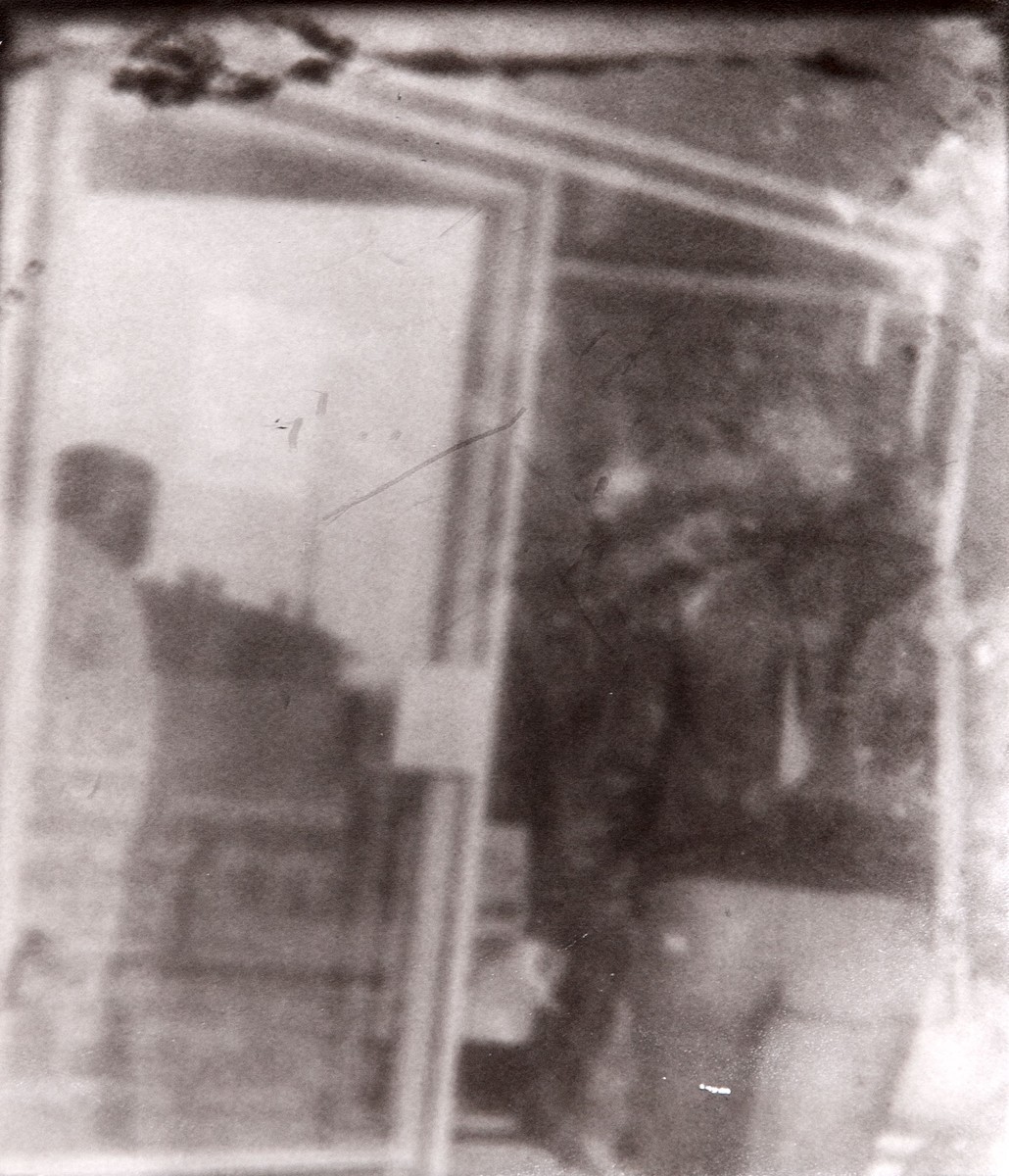 Miroslav Tichý (1926 - 2011) - Ve dveřích