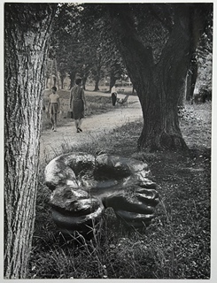 Taras Kuščynskyj (1932 - 1983) - Plastika v parku – monumentální keramická plastika