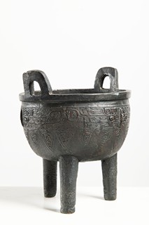 Japanese Bronze Tripod Vessel (Ding-style) – Meiji Period or Later