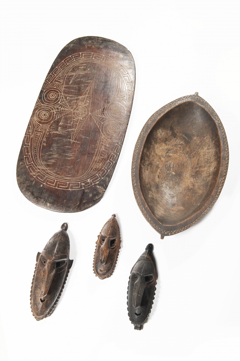 A GROUP OF OBJECTS FROM PAPUA NEW GUINEA