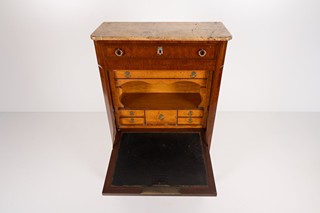 FRENCH INLAYED SECRETAIRE IN THE LOUIS XVI. STYLE
