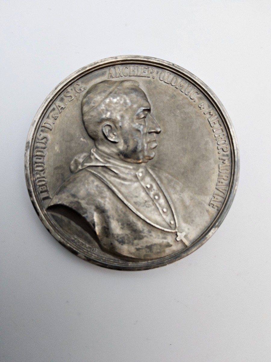 Julius Pelikán (1887 - 1969) - JULIUS PELIKÁN – STŘÍBRNÁ INTRONIZAČNÍ MEDAILE ARCIBISKUPA LEOPOLDA PREČANA – 1923
