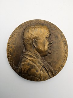 Josef Šejnost (1878 - 1941) - JOSEF ŠEJNOST – KAMIL HILBERT, DOKONČENÍ CHRÁMU SV. VÍTA – BRONZOVÁ MEDAILE 1929