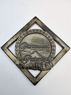 Paramount Pictures – originální studiová plaketa, 40. léta 20. století