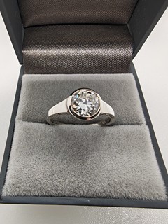 ZLATÝ PRSTEN S DIAMANTEM 0,98 CT – ODBORNÝ POSUDEK DR. JAROSLAVA HYRŠLA