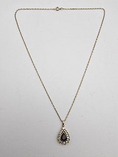 ZLATÝ PŘÍVĚSEK S PŘÍRODNÍM SAFÍREM 2,85 CT A DIAMANTY 0,98 CT – ZLATÝ ŘETÍZEK – ODBORNÝ POSUDEK