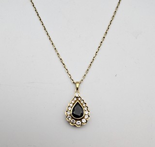 ZLATÝ PŘÍVĚSEK S PŘÍRODNÍM SAFÍREM 2,85 CT A DIAMANTY 0,98 CT – ZLATÝ ŘETÍZEK – ODBORNÝ POSUDEK