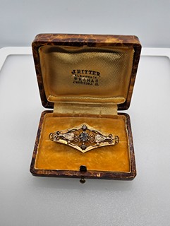 ZLATÁ SECESNÍ BROŽ S DIAMANTOVÝMI ROUTAMI 0,50 CT