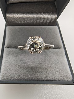 ZLATÝ PRSTEN S PŘÍRODNÍM DIAMANTEM 1,53 CT – ODBORNÝ POSUDEK DR. JAROSLAVA HYRŠLA