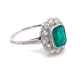 Prsten s diamanty a smaragdem | Art deco | Československo 1930 | platina | znalecký posudek