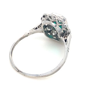 Prsten s diamanty a smaragdem | Art deco | Československo 1930 | platina | znalecký posudek