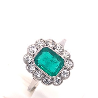 Prsten s diamanty a smaragdem | Art deco | Československo 1930 | platina | znalecký posudek