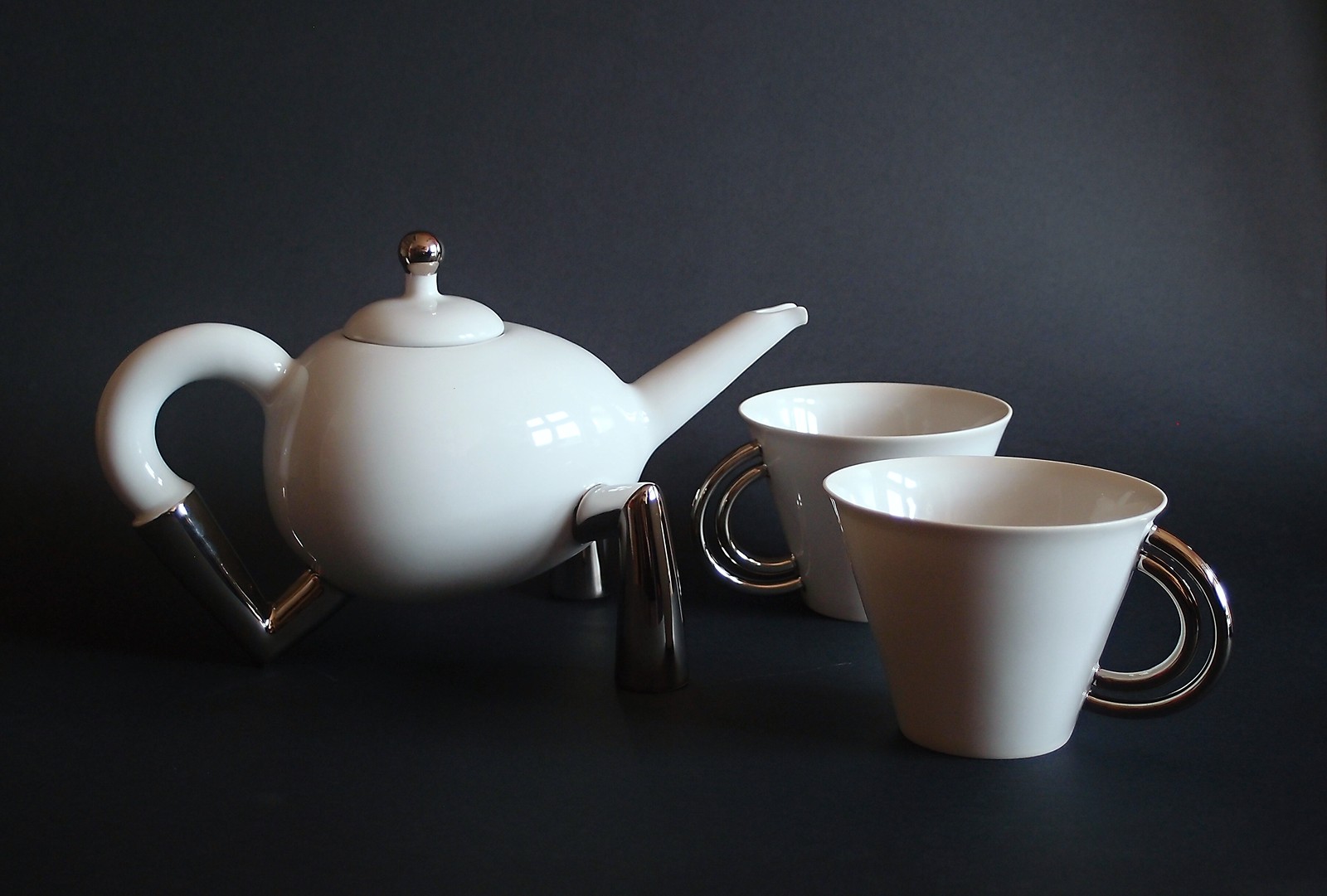 Tea Set – Two Cups and a Teapot