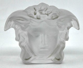 Versace meets Rosenthal - těžítko "Hlava Medusy"