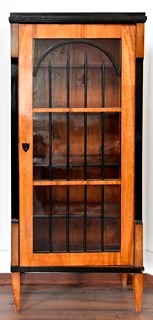 Biedermeier vitrína/knihovnička