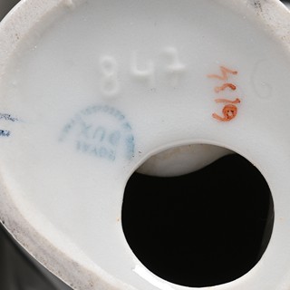 Jaroslav Ježek (1923 - 2002) - Porcelánová plastika " Pelikán "