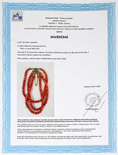 Korálový náramek se zlatou sponou