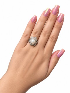 Výrazný zlatý prsten s přírodní perlou a diamanty 0,97 ct - certifikováno