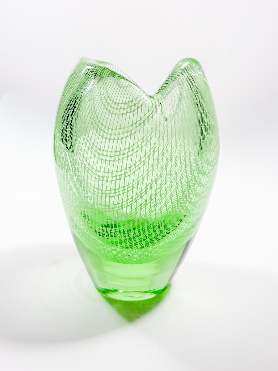 Schwedler Rudolf - Skleněná vázička -zelená s proužky z bublin, 13 cm