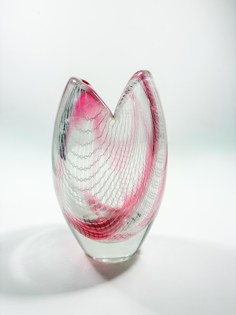 Schwedler Rudolf - Skleněná vázička -růžová s proužky z bublin, 13 cm