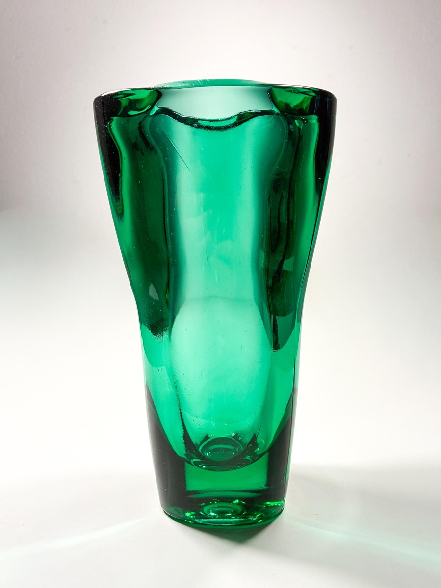 Vízner František - Zelená trojhranná váza, 20 cm