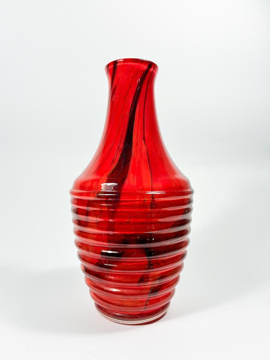 Koudelka František - Hutní váza červeno černá, 22 cm